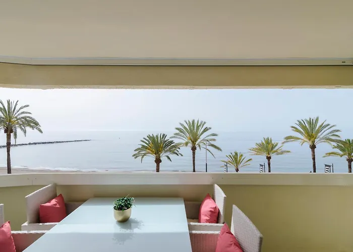 Sea Front In Center Apartament