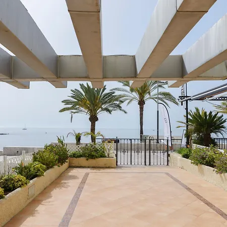 Sea Front In Center * 马尔韦利亚